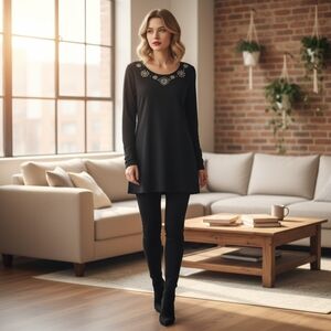 𝅺Cable & Gauge  Scoopneck Stretch Knit Tunic Top with Jeweled Neckline Size M